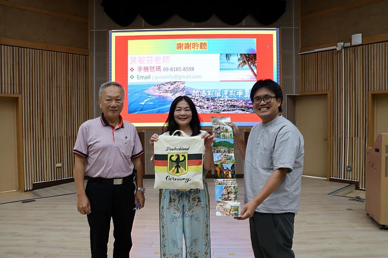 南大校友會理事長吳東林將軍（左一）也親臨現場，與同學們一同聆聽講座，展現南大人跨世代的學習精神。