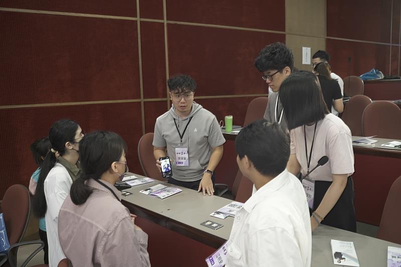 學員以AI軟體產出個人理想職涯