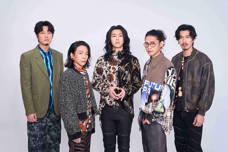 2026渣打臺北公益馬拉松重磅邀請金曲樂團 「麋先生」 登上終點舞台開唱，為完賽跑者獻上最熱血的音樂饗宴。