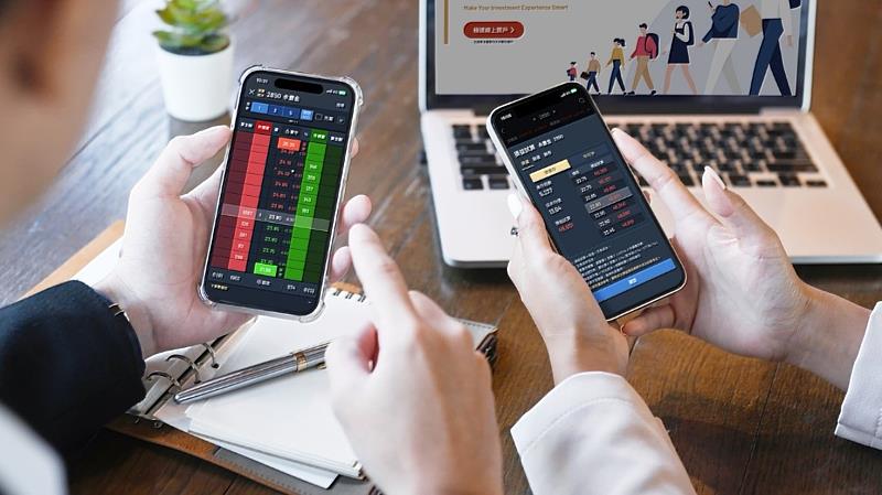 永豐金證券「大戶投APP」提供「閃電下單」功能,整合「五檔報價」、「當前價位累積成交量」、「現沖即時損益試算」等資訊,一個介面即可操作。