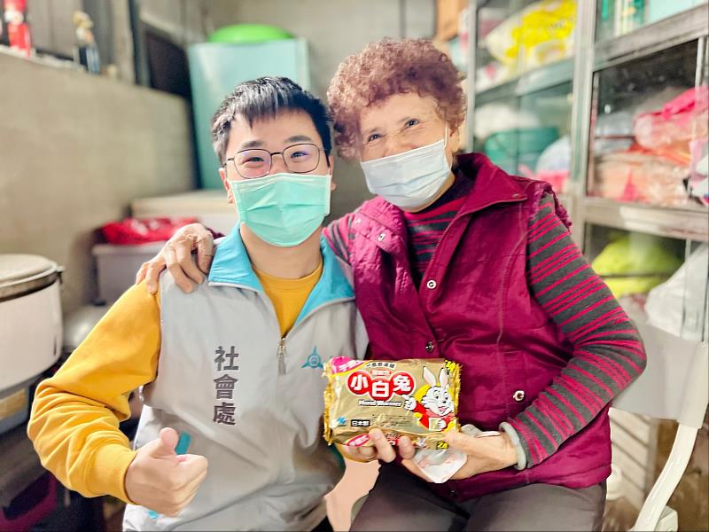 社工關心獨居長輩日常生活