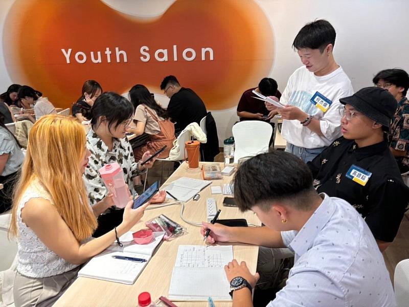 青年參與職涯工作坊，小組學員積極進行討論（歷史照片）