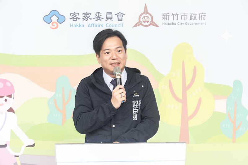 代理市長邱臣遠致詞