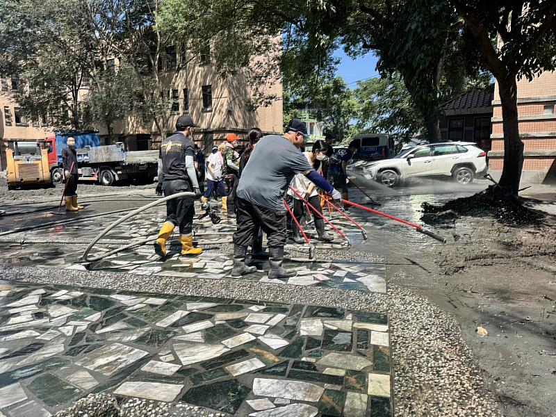 協助光復商工校園清淤、環境整復及校園道路整理等任務,已於10月14日完成階段性任務。