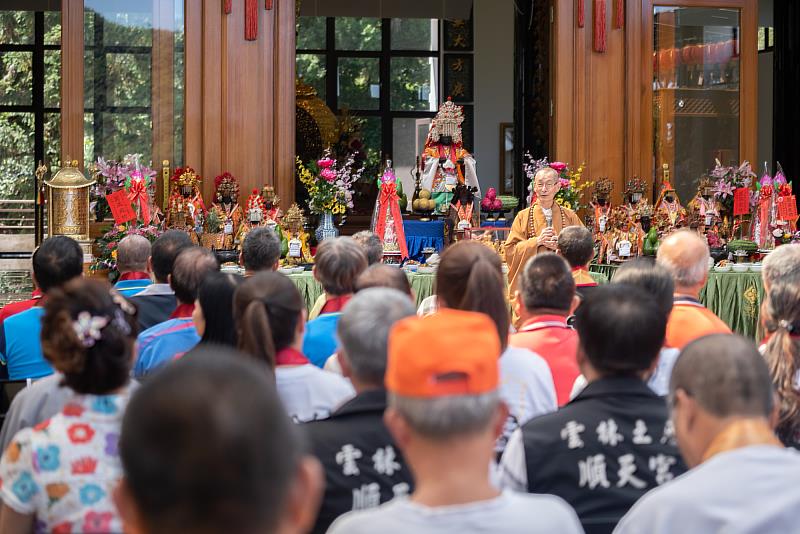 大華嚴寺住持海雲師父表示，宗教雖異，其所追尋的真理卻同出一源。華嚴嘉年華的精神是藉由禮請全台各宗派諸神齊聚壇城，實踐「法法相等、萬神共榮」的理念。