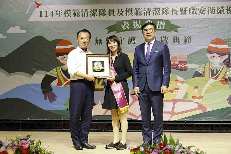 翁章梁出席114年全國模範清潔隊員、隊長表揚典禮