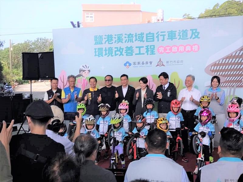 新啟用的風火輪公園也吸引許多小朋友騎乘滑步車