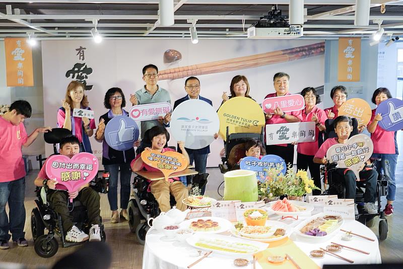 八里愛心教養院與將捷金鬱金香酒店跨界合作，將身障院生陶藝作品登上宴席，讓愛上桌