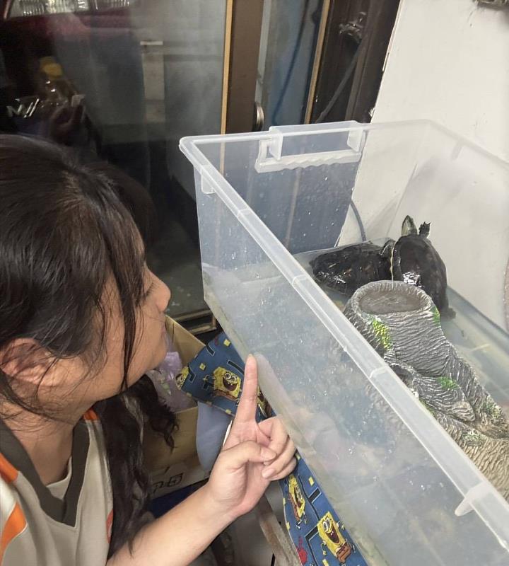 暨大附中高三梁靖苓透過創發專利科技希望協助改善飼養體驗