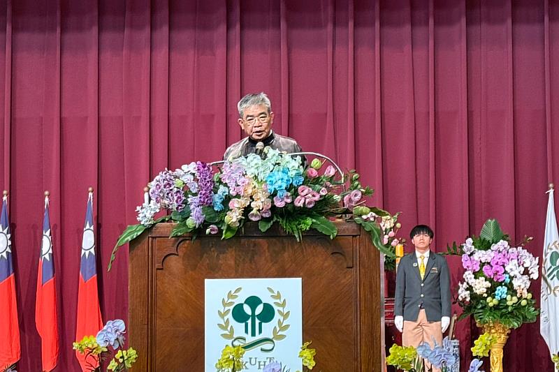 前教育部政次蔡清華教授恭喜新生進到餐飲界少林寺，要從心出發調整學習態度