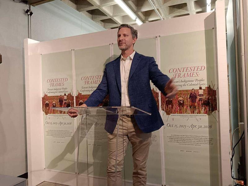 天普大學共同策展人Chris Upton博士說明國際巡迴展策展過程與本次展覽內容