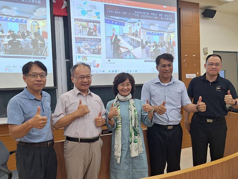 114年度偏鄉永續教育論壇師資群大合照。左起：東華大學師培中心主任范熾文主任、臺東大學師培中心主任王前龍教授、花蓮縣新城國中孫台育校長、花蓮縣水璉國小呂俊宏校長、東華大學師培中心張文權教授。