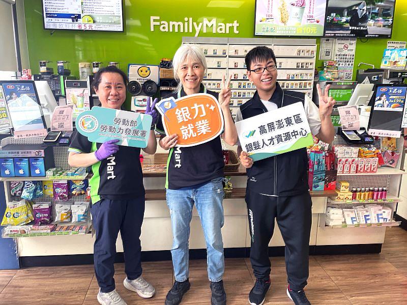 羅大姊順利轉換職場跑道，在店長與銀髮人才資源中心的協助下展現銀力