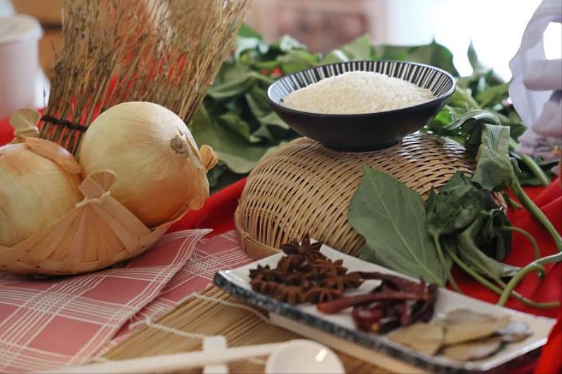 With the combination of three key ingredients produced in Yunlin County—the most delicious rice, the finest soy sauce, and the safest, healthiest pork—braised pork rice stands out as the most representative dish promoted by Yunlin County.