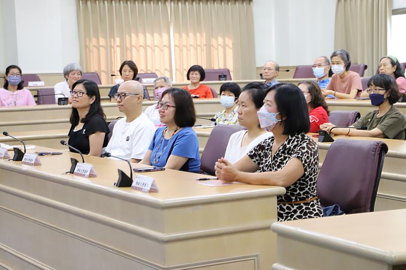 南華大學喜迎第16屆樂齡大學開學典禮，五位教師代表出席共襄盛舉。