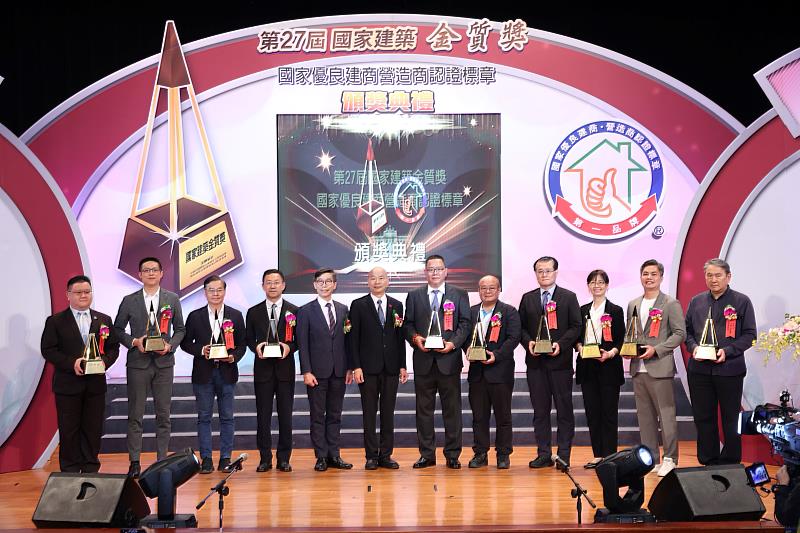 立院韓國瑜院長（左6）親臨國家建築金質獎頒獎典禮