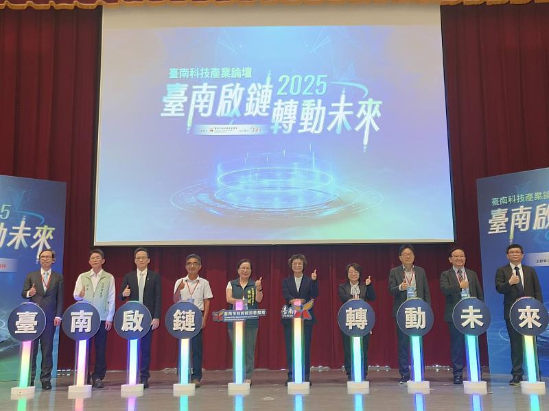 與會貴賓在開幕儀式合影