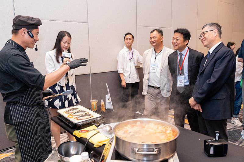 簡儀松主廚以在地水產品製作4道美味料理