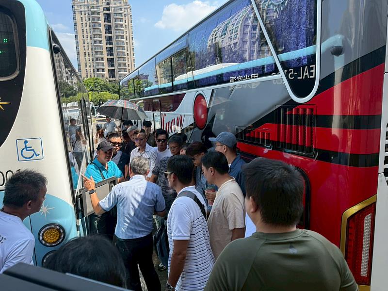 基隆公共汽車管理處訪竹市府 交流電動大客車公共充電椿營運經驗。