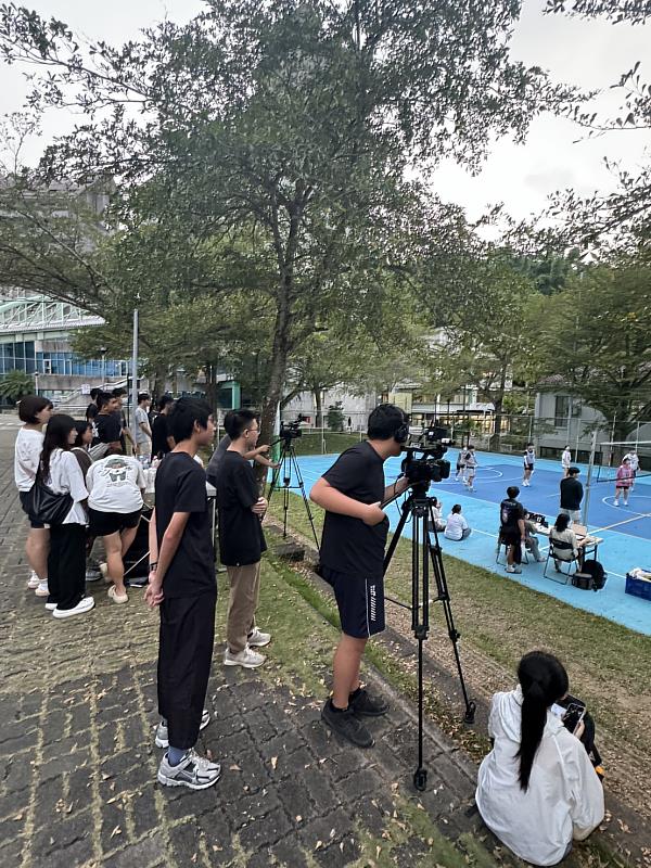 學長帶學弟攝影技巧傳承