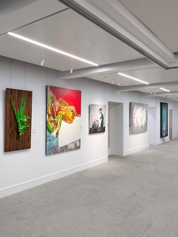 「浴火雁行：悍圖社—臺灣美術史的生命書寫」展部分作品在駐英代表處藝文空間展出（Bluerider Art提供）