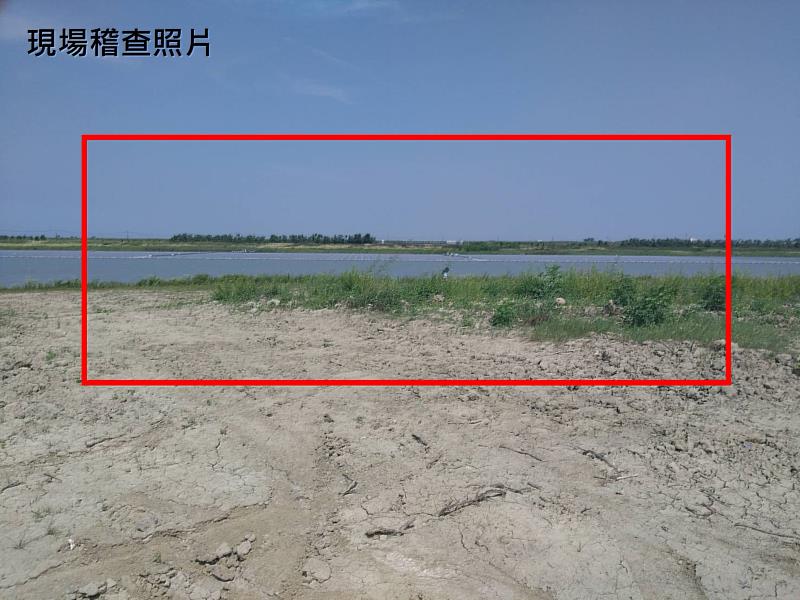 嘉義縣環保局查核光電案場，零星浮筒碎片已清除並依法告發