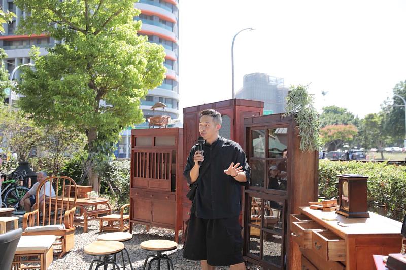 再生家具拍賣活動家具修復師現場說明