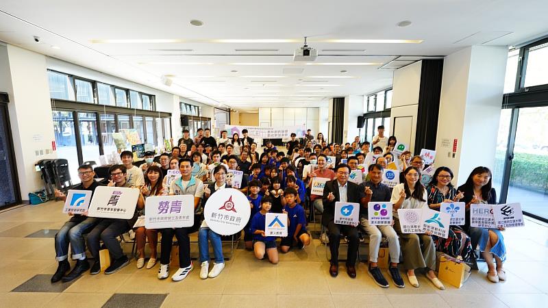 成果發表會秘書長與來賓大合影