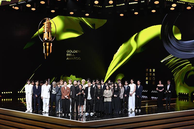 中華電信共同投資出品男團選秀節目《原子少年2》榮獲第60屆金鐘獎「綜藝節目獎」，未來亦將持續攜手優質團隊，打造更多好作品，助力台灣精采影視躍上世界舞台。