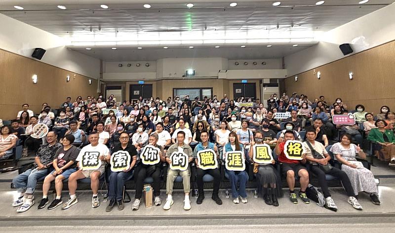 職涯名人講座登場!郭子乾幽默開講「別怕轉彎,人生總有笑點」-3