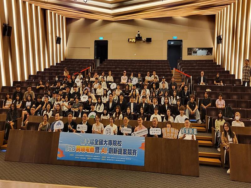 參賽隊伍於開幕典禮大合照。