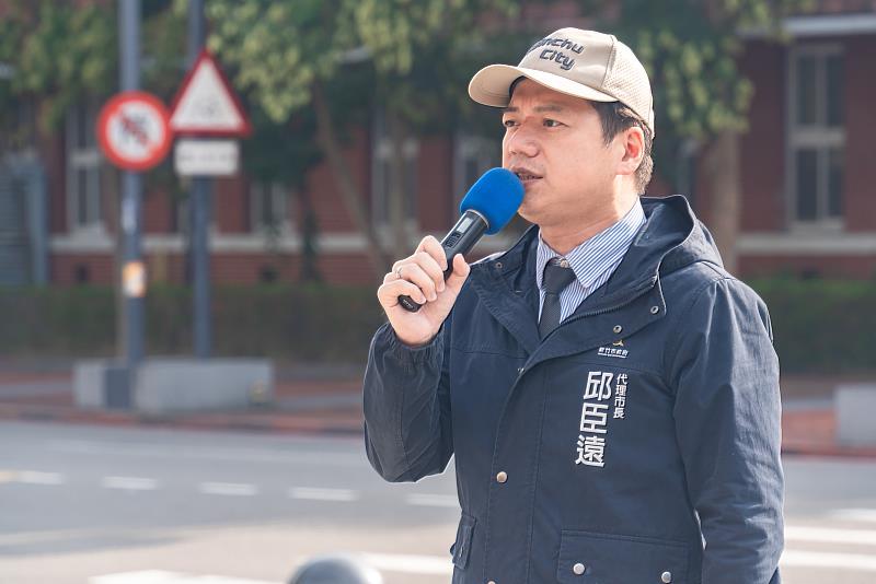 代理市長邱臣遠勉勵選手，預祝旗開得勝。