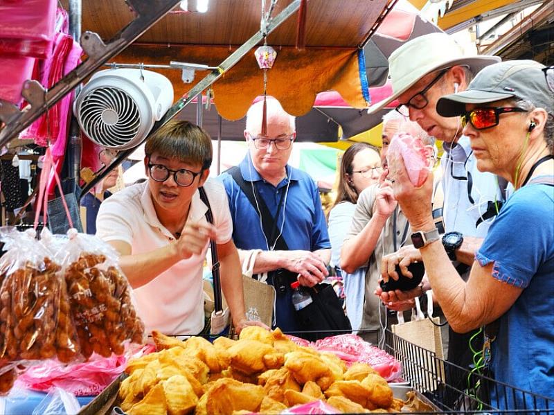 來宜蘭迺菜市場的少年阿公方子維
