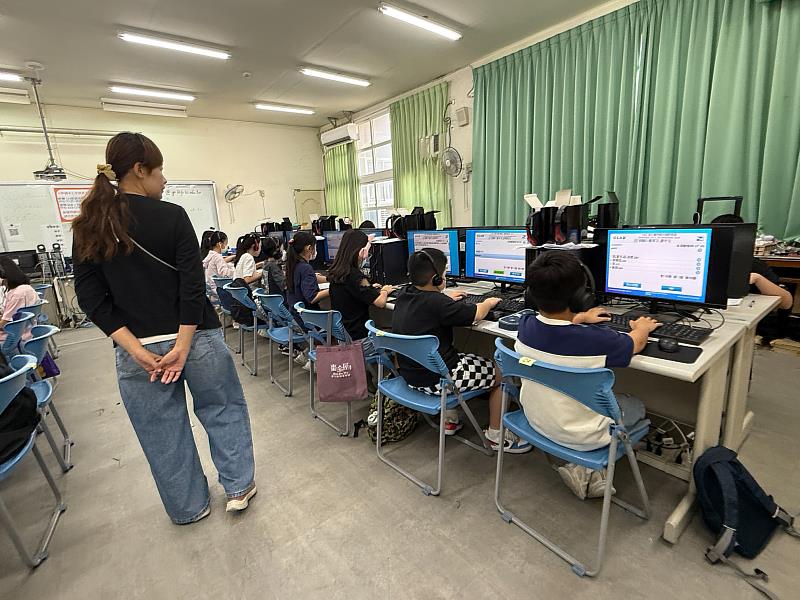 學生努力展現準備成果