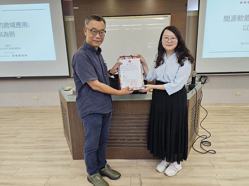 長榮大學管理學院徐文華署理院長致贈感謝狀