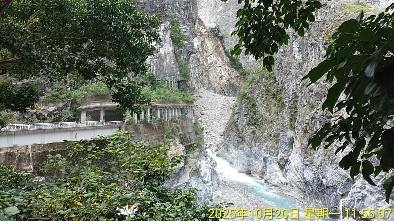 1141020-燕子口堰塞湖空拍