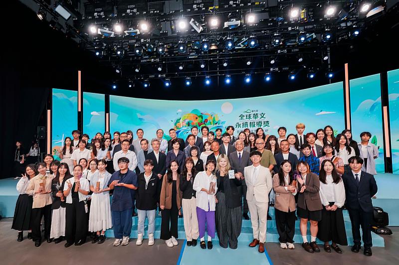 世新大學榮膺第9屆全球華文永續報導獎學生組最大贏家．（TVBS信望愛永續基金會提供）