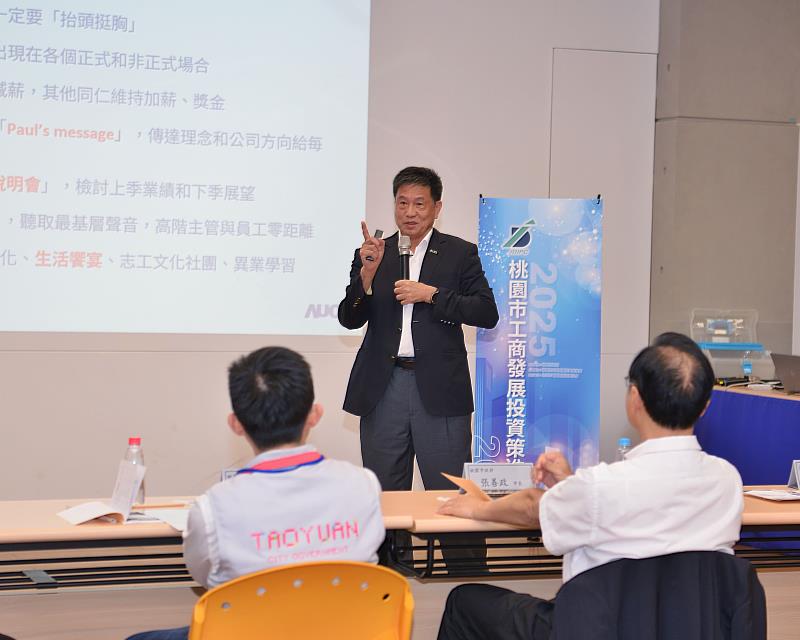 邀請友達光電董事長彭双浪以〈逆風破浪-CEO的斜槓人生〉為題開講