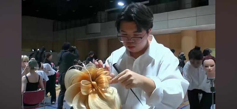 育達科技大學時尚造型設計系黃冠中同學代表台灣於日本參賽情形