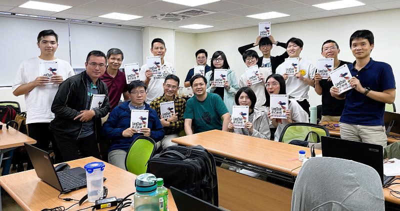 北分署青年職前訓練助轉型,小余參加「商務AI應用開發工程師養成班」,從行銷人員到金融業AI工程師,實現轉職加薪