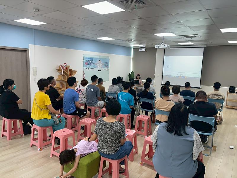 114年新北市衛生局心理健康月系列活動「打造減壓心生活指南」，民眾踴躍參與淡水場實體活動情形。