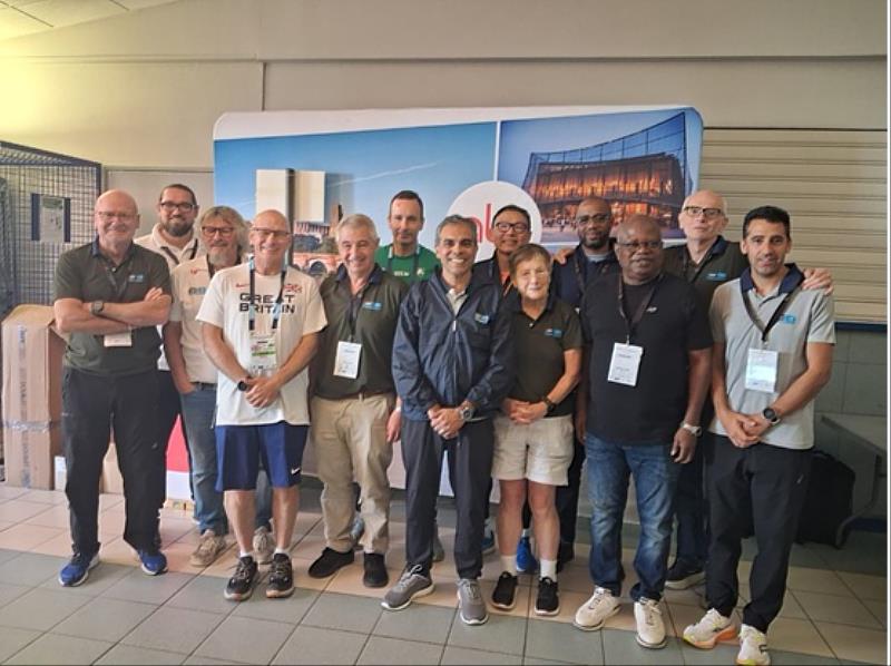 國際超馬總會新任理事會成員團體照(郭豐州理事長後排右3)