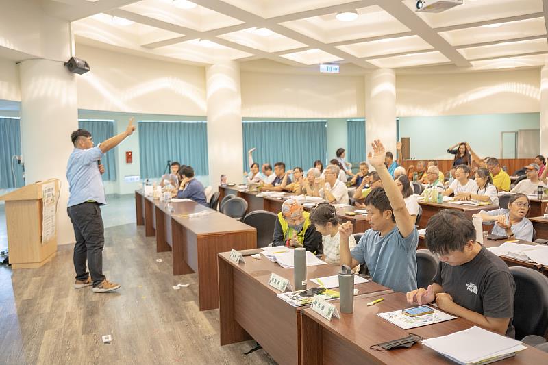 課程中與油茶農友交流互動