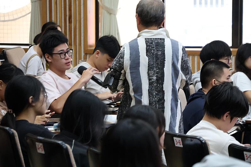 南大學生踴躍參與討論,從自身經驗出發,探索藝術如何幫助理解城市與生活環境。