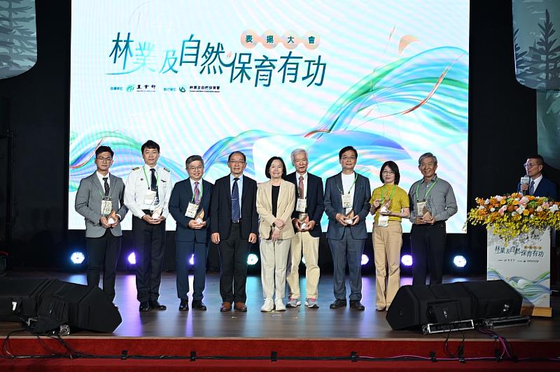 「114 年林業及自然保育有功人士」獎獲獎者(林業及自然保育署提供) 。