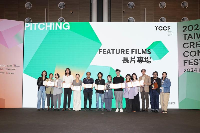 也因 TCCF 持續受到全球市場的矚目與肯定，越來越多國際級機構設立專屬獎項並注入豐富產業資源支持，今年吸引700件全球提案投件。圖為2024TCCF長片專場得獎者合影。
