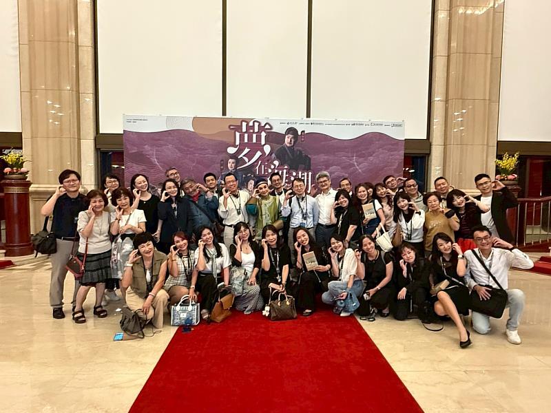 透過導覽與戲曲展演，政大 EMBA 希望讓學員在繁忙的商業決策之外，感受藝術的力量，把文化厚度轉化為領導者的溫度與靈感。