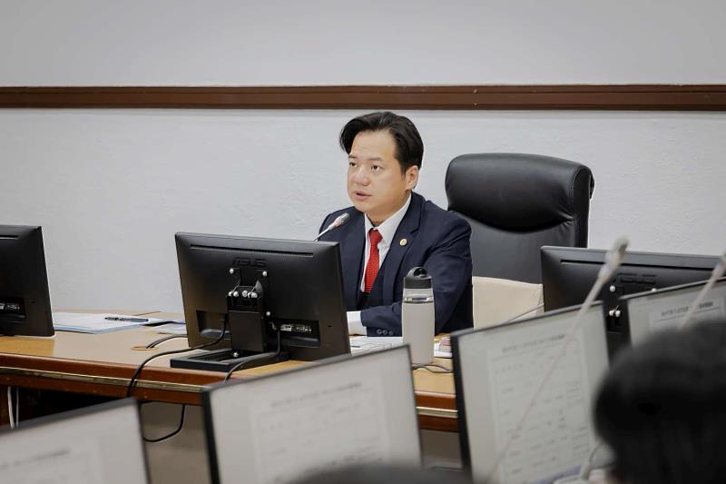 代理市長邱臣遠致詞。