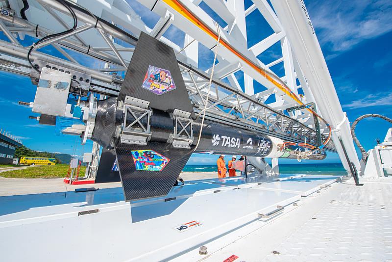 NYCU’s “Asfaloth-2025” rocket, launched from the Xuhai Rocket Range on October 18, utilized TASA’s Mobile Launch Platform (MLP) for the first time — enhancing launch safety, efficiency, and precision. (Photo credit: TASA)