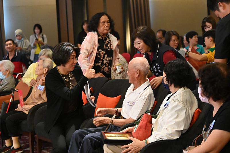 《2025臺東縣百歲人瑞故事寫真書》新書發表